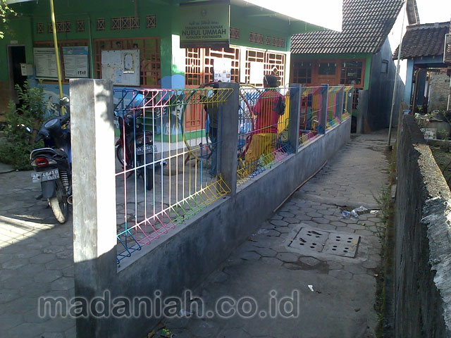 Pemasangan Pintu Pagar BRC Kotagede Yogyakarta Madaniah 